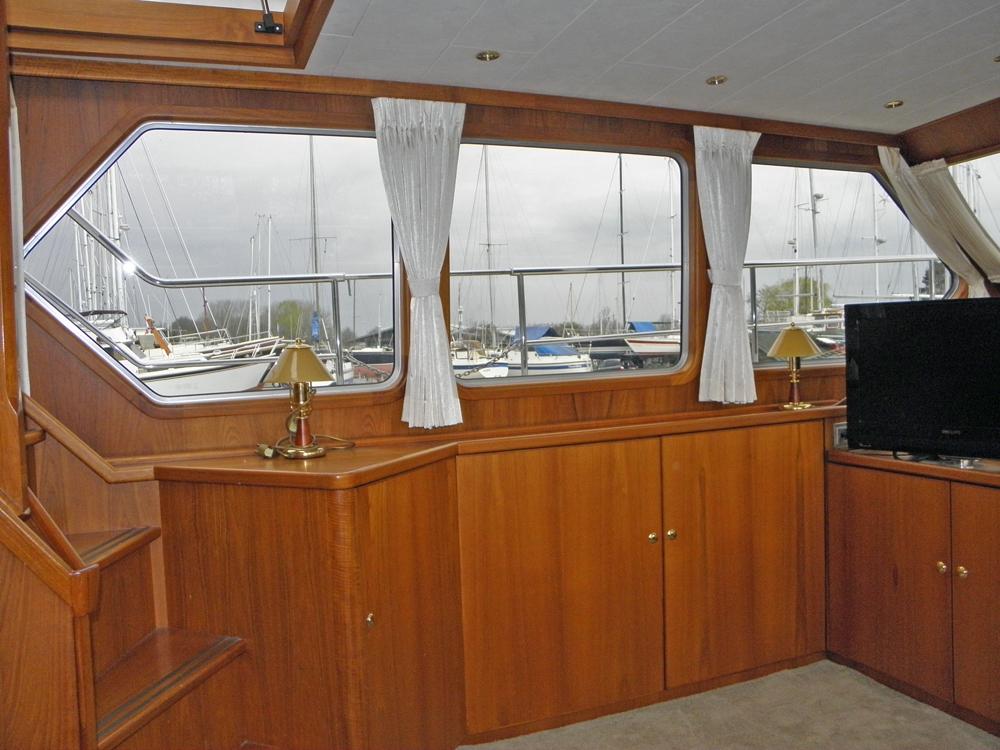 Saloon, Accommodation